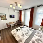 Yellowhouse Room 6