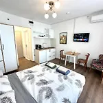 Yellowhouse Room 6