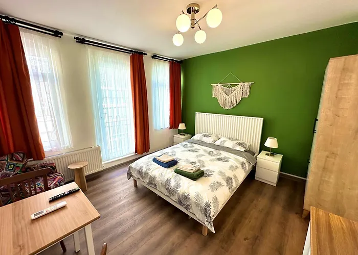 Yellowhouse Room 6